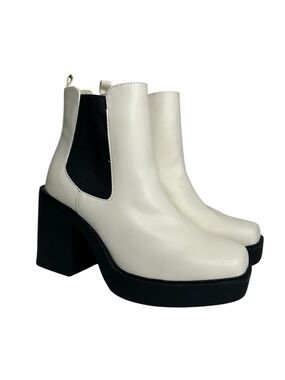 New MIA White Platform Chelsea Boots 9 Black Sole - Women's Fashion Ankle Boot
